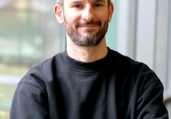 headshot of Peter Harris